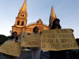 Manifestaciones a favor de los presos por disturbios afuera del FIL.  /