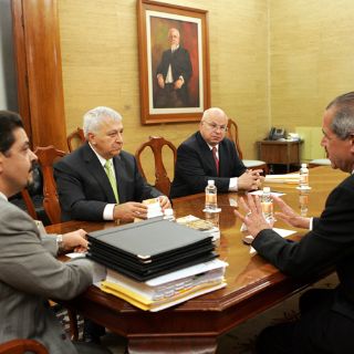 Chuayffet y Córdova formalizan entrega-recepción de SEP