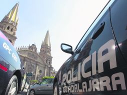 Patrullas tapatías. La corporación podría ofrecer planes de capacitación laboral y empresarial a los policías que sean cesados.  /
