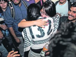 Afuera de la Procuraduría de Justicia, en la calle 14, familiares y simpatizantes de los detenidos esperaron desde el sábado.  /