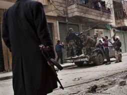 Combatientes del Ejercito Libre de Siria listos para entrar en combate contra las fuerzas de Bashar al Assad. XINHUA  /