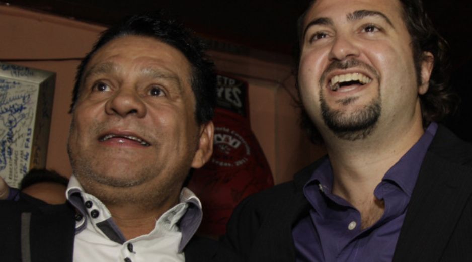 El boxeador (i) y el director venezolano (d) durante la conferencia de prensa de Durán. AP  /