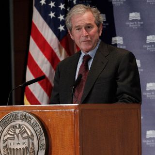 Inmigrantes llenan vacío en mercado laboral: Bush
