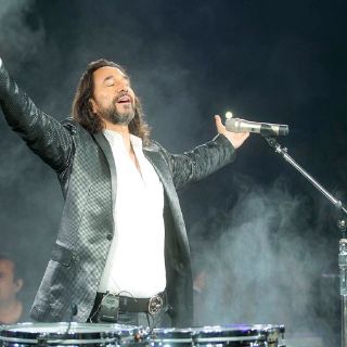 ''El Buki'' logra Disco de Platino por ''Una noche de Luna...''