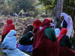 Habitantes de la comunidad vigilan accesos para impedir la obra. ARCHIVO  /