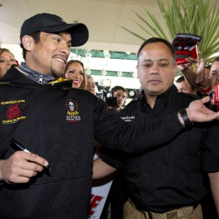 Márquez y Pacquiao arriban como héroes a Las Vegas
