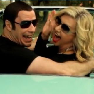 Aparecen juntos John Travolta y Olivia Newton en videoclip