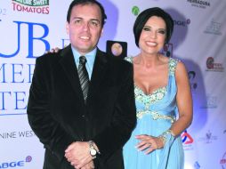 ALFOMBRA ROJA. Oscar Acosta y Lorena Arroyo, directora de Bufete Internacional en Guadalajara.  /