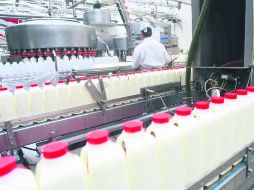 En cadena. El costo de los insumos le pega al precio de la carne y los lácteos.  /