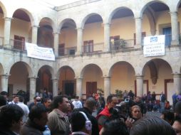 En la manifestación participan alrededor de 480 trabajadores del Legislativo.  /