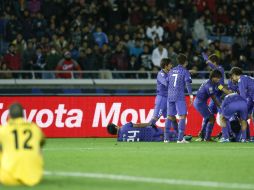 El club japonés celebra su pase a los cuartos de final del torneo. AP  /