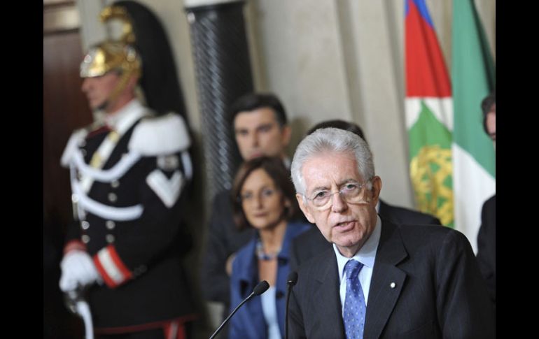 El primer ministro de Italia, Mario Monti, ha perido el apoyo del partido de Berlusconi. ARCHIVO  /