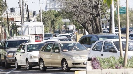 La ciudad tendría 800 mil autos de los que ya tiene, afirma Francisco Romero Pérez, director del Ceit. ARCHIVO  /