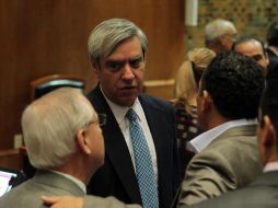 Daza Mercado (c) explicó que la tarde de este jueves, remitió un pago por 900 mil pesos al IMSS. ARCHIVO  /