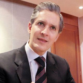 Videgaray presenta a funcionarios para la banca de desarrollo