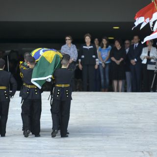 Raúl Castro elogia dimensión artística y humana del ''querido amigo'' Niemeyer