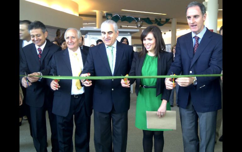 Imagen del corte de listón en el centro comercial Gran Terraza Belenes.  /