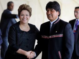 La presidenta brasileña Dilma Rousseff, dio la bienvenida al mandatario boliviano, Evo Morales, antes de la suscripción. XINHUA  /