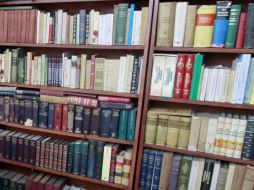 Los compradores potenciales que asisten al remate son, en su mayoría, estudiantes. ARCHIVO  /