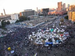 Residentes se manifiestan en contra del presidente de Egipto en la emblemática plaza Tahrir. XINHUA  /