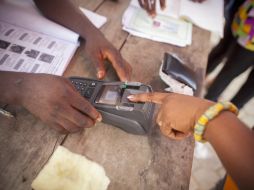 Los habitantes de Ghana terminaron de votar este sábado en una elección presidencial prolongada. EFE  /