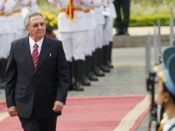 El presidente cubano Raúl Castro recibió este sábado en La Habana a Li Yuanchao. ARCHIVO  /