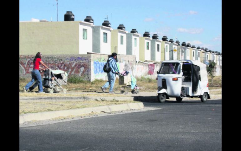 Tlajomulco de Zúñiga. Los permisos otorgados en 2010 permiten la operación de estos vehículos sólo en tres fraccionamientos.  /