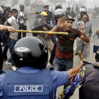 Protestas en Bangladesh dejan dos muertos y decenas de heridos