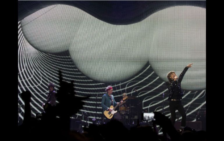 Para delirio de los casi 20 mil admiradores, el concierto concluyó con ''Can't always get what you want''. AFP  /