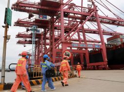 El ritmo de la economía china ha estado frenándose. En el pasado trimestre la industria bajó a su menor nivel en tres años. ARCHIVO  /