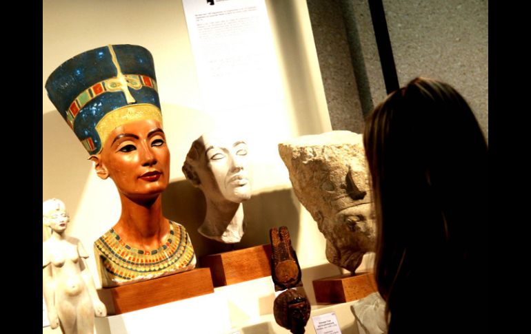 Considerada la escultura más bella de la cultura egipcia, Nefertiti sigue cautivando. XINHUA  /