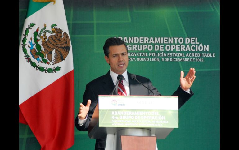 Recientemente Peña Nieto firmó el ''Pacto por México'' con miembros de otros partidos políticos. NTX  /