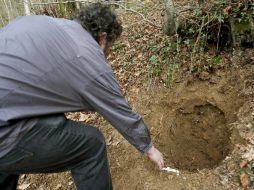 Fueron encontrados tres bidones con material para fabricar explosivos, detonadores y documentación diversa. ARCHIVO  /