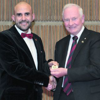 Un premio para fortalecer lazos