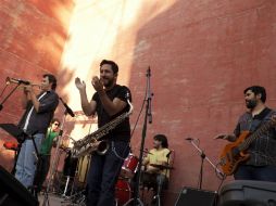 Troker montó ''El juego de las sillas en el que el ganador se llevó un disco de la banda.  /