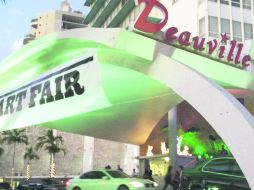 El hotel Deauville Beach Resort fue el centro neurálgico donde se desarrollaron las actividades de esta feria de arte. ESPECIAL  /