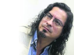 Ángeles comparte sus conocimientos con un grupo de colaboradores a quienes instruye en el arte escénico.  /