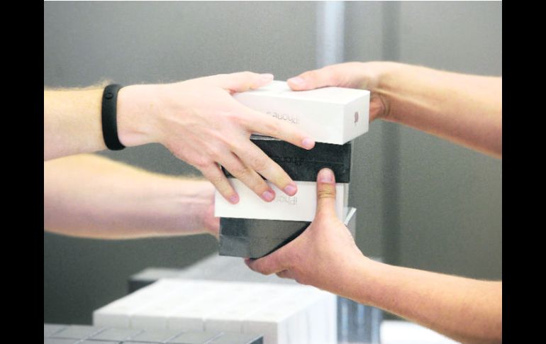 La encuesta revela que 30% de los usuarios invertirá su aguinaldo en los regalos. REUTERS  /