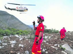 Incansable. La búsqueda de la aeronave donde viajaba Jenni inició la madrugada del domingo. EFE  /