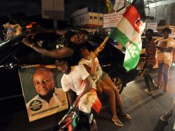 Ciudadanos simpatizantes del partido Congreso Democrático Nacional celebran la victoria de su candidato. AFP  /