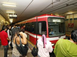 Peña Nieto hizo alusión a la línea tres del Tren Ligero que favorecería el tema de movilidad en la ciudad. ARCHIVO  /