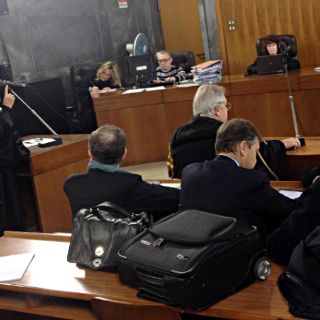 Testigo clave en caso Berlusconi se ausenta del juicio