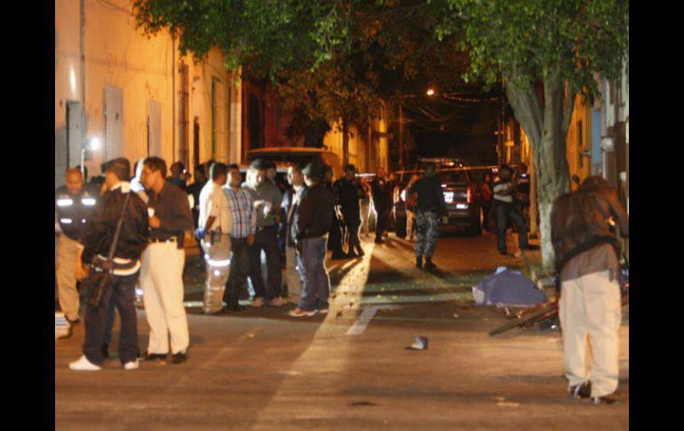 A la escena del crimen acudió personal del Semefo, quienes iniciaron las investigaciones en el caso. ARCHIVO  /