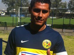 A través de Twitter, los azulcremas compartieron la foto del jugador con la camiseta amarilla. Imagen de @CF_America. ESPECIAL  /