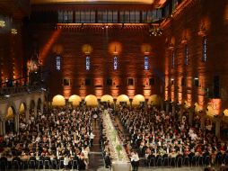 Después de la ceremonia, se celebra una cena de gala en el Salón Azul de Estocolmo, con la asistencia de la familia real sueca. EFE  /