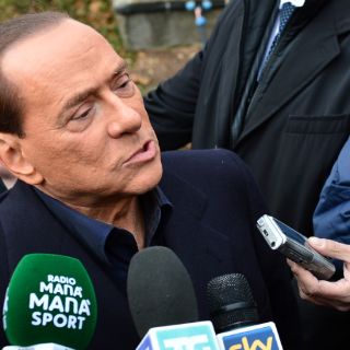 Berlusconi ve ofensiva reacción de políticos a su candidatura