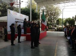 A las 12:30 horas, se realizó la entrega simbólica a un pequeño grupo de niños en el Domo Deportivo Miguel Hidalgo. ESPECIAL  /