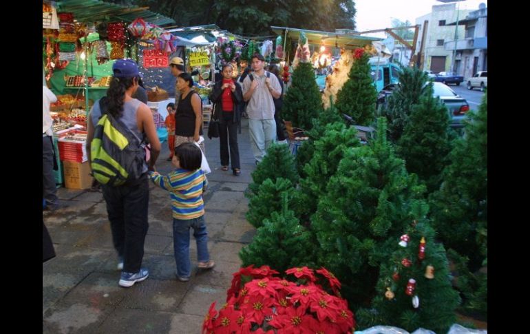 Experto señala que se debe ahorrar lo más que se pueda para los gastos se generan año con año en el mes de enero. ARCHIVO  /