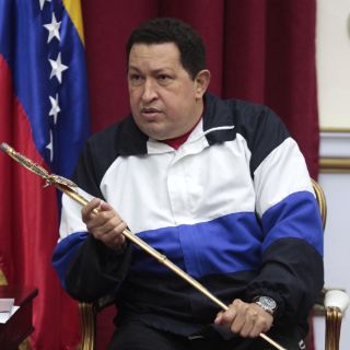 Sugieren postergar posesión de Chávez por su enfermedad