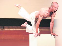 SORPRESA. El bailarín y coreógrafo galo presentará Improbabilidades e Impostura, y Transparence Blanc, dos piezas cortas.  /